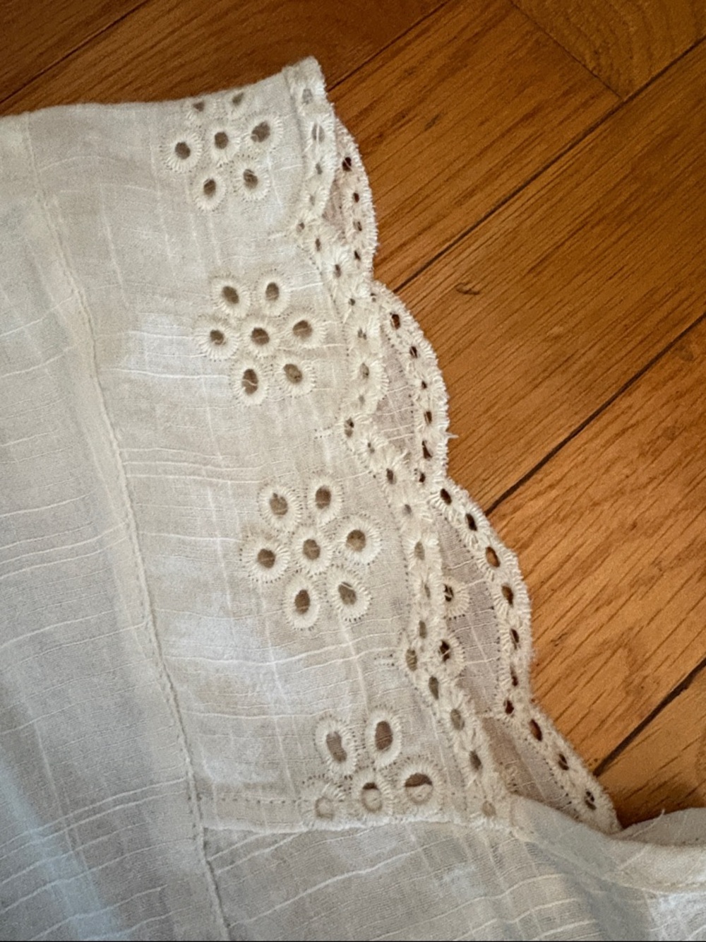 Max Studio Cream Eyelet Ruffle Button-Front Sleeveless Blouse - Picture 3 of 9
